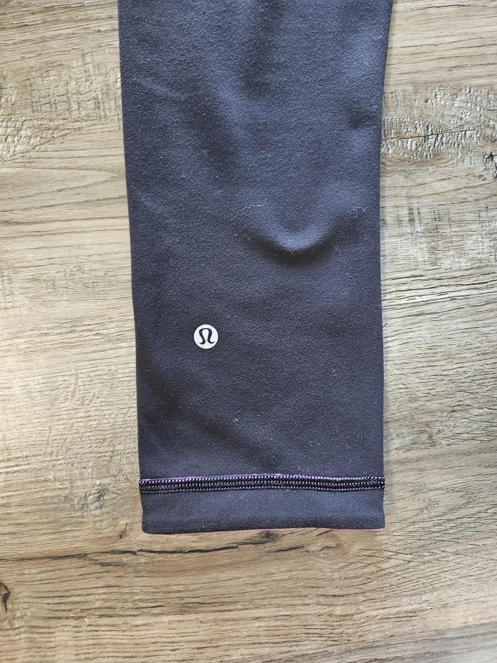 Lululemon‎ Plum Pink & Black Reversible Capri Leggings